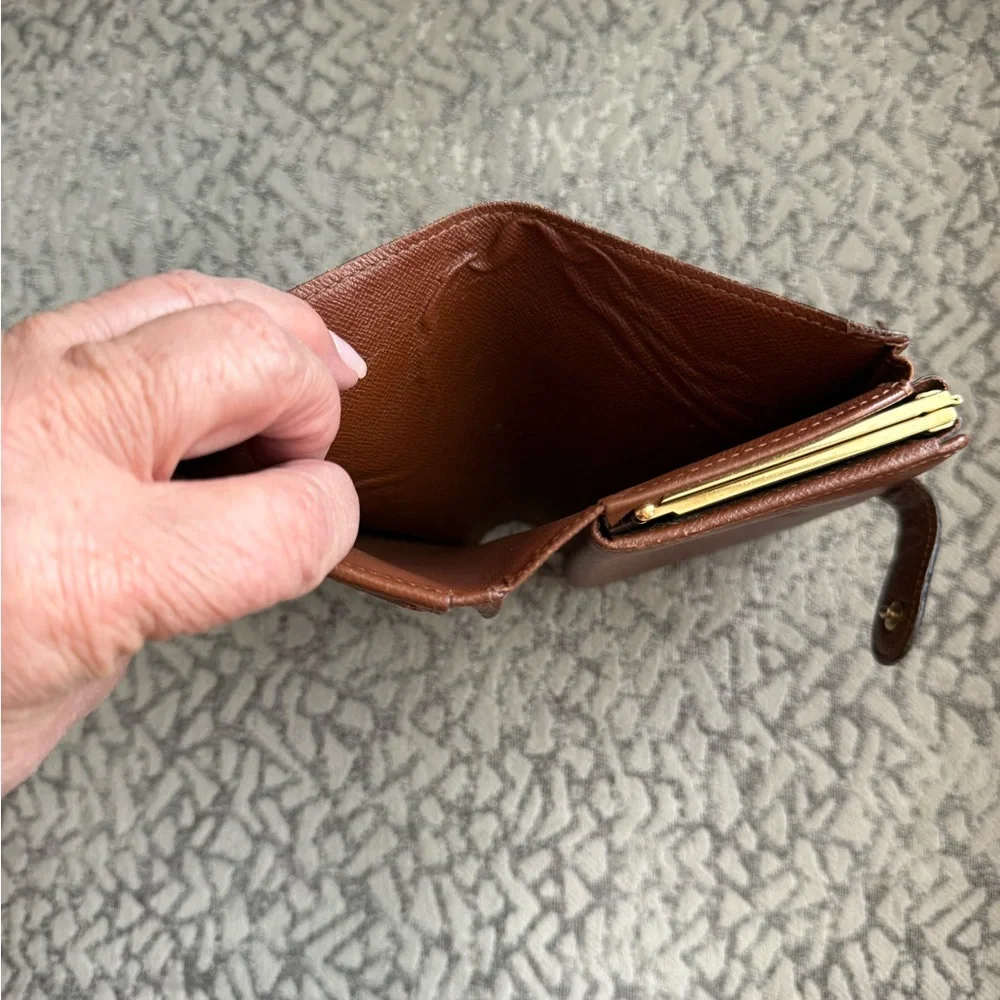 Louis Vuitton Authentic Monogram Wallet